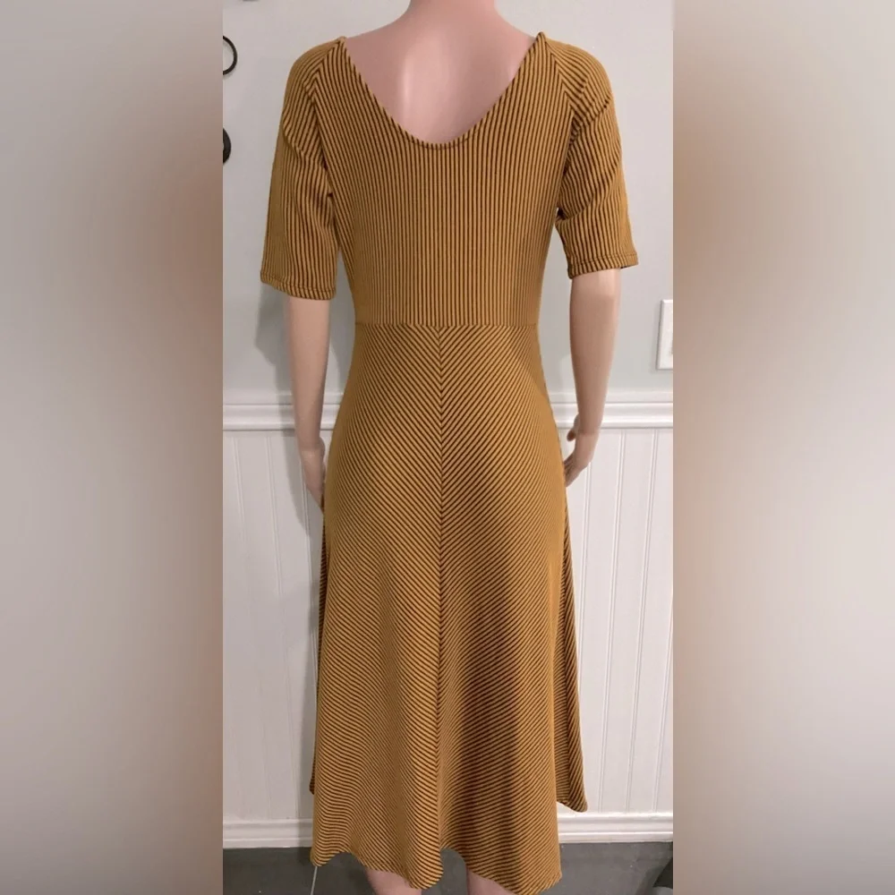 Zara NWOT Ribbed  Striped Dress Fit and Flare Half Sleeve size XL - Picture 3 of 8